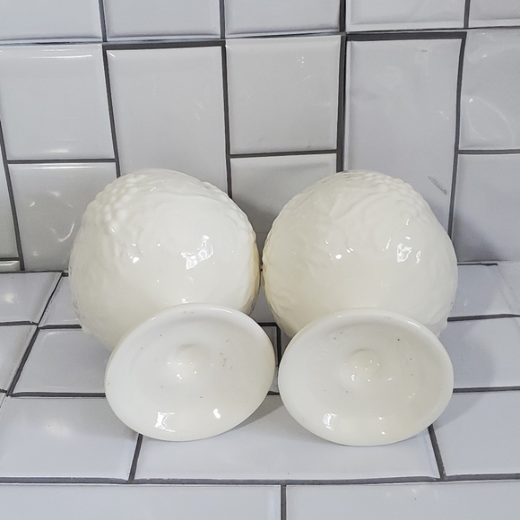 Lot of 2 Medium Size Ceramic Textured Stemmed Gobl - Picture 7 of 7